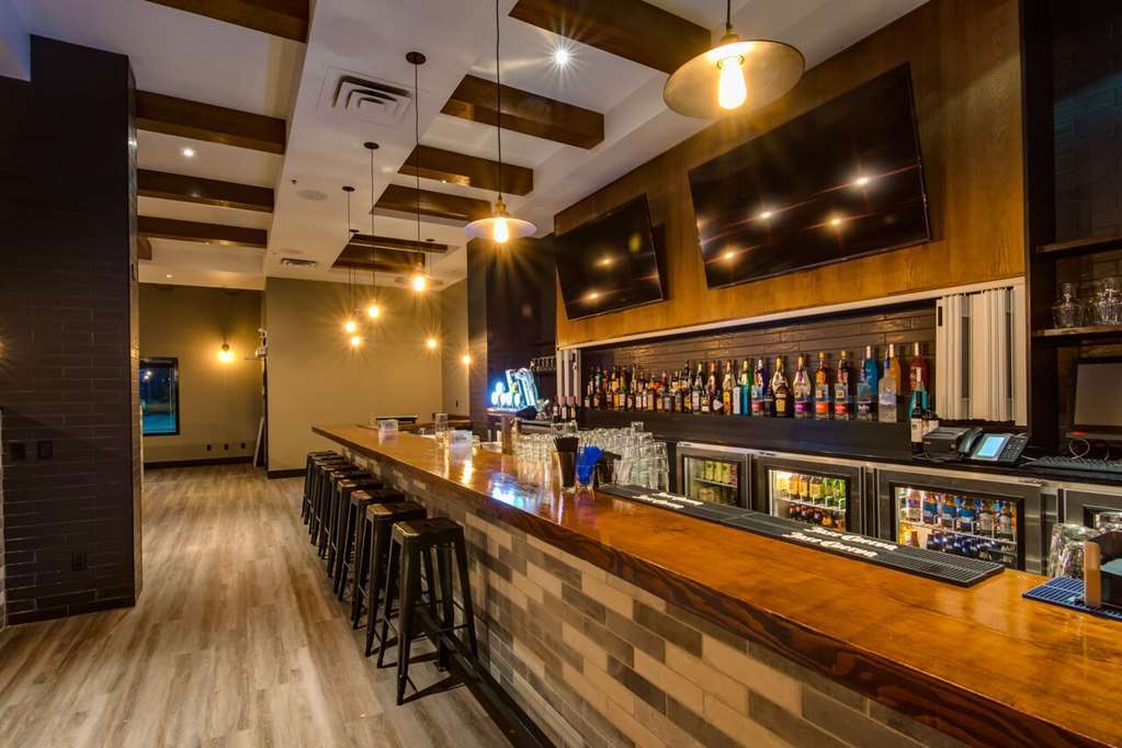 Peavine Inn & Suites High Prairie Restaurant bilde